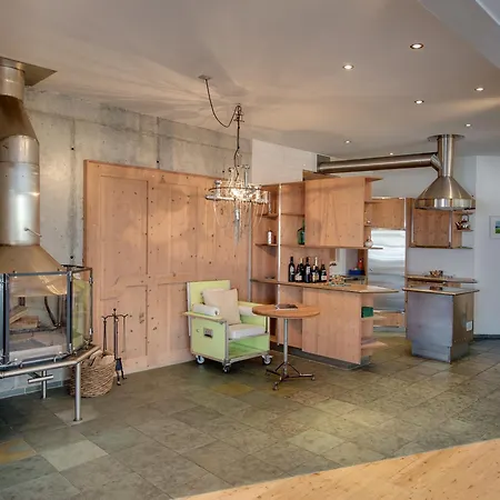 Backstage Serviced Hotel