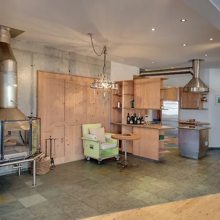 Backstage Serviced Готель 4*