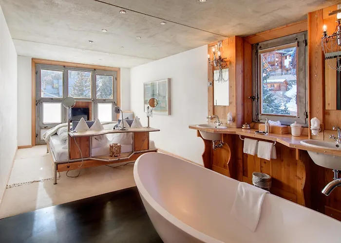 Backstage Serviced 4*