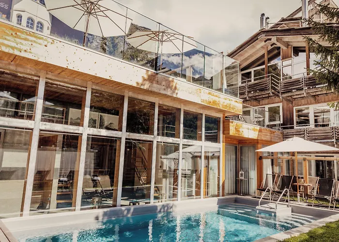 バックステージ