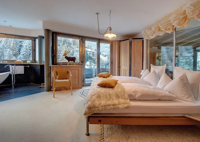 バックステージ ホテル 4*