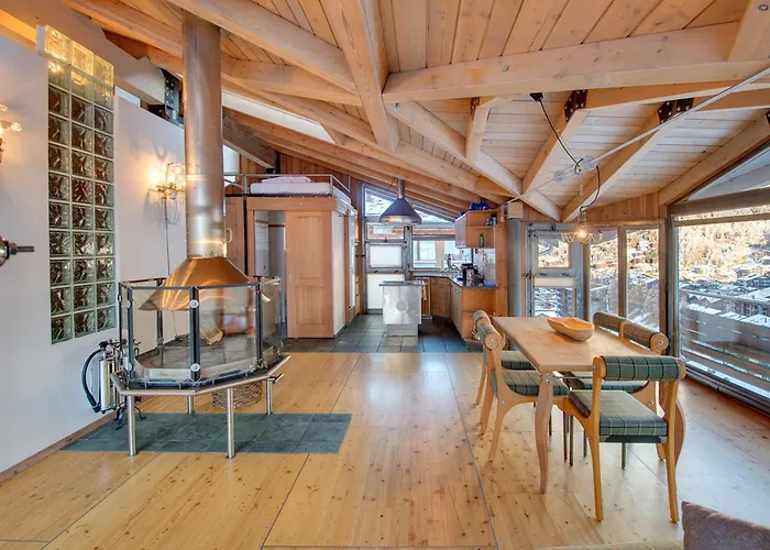 Backstage Serviced 4* צרמט